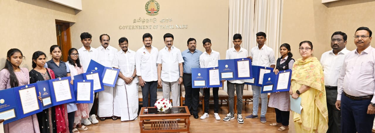 10,11,12- ம் வகுப்பு பொது தேர்வில் அதிக மதிப்பெண் எடுத்த இலங்கை மாணவர்கள்… ரூ.50,000 பரிசுத்தொகை… முதலமைச்சர் மு.க ஸ்டாலின் வாழ்த்து…!!