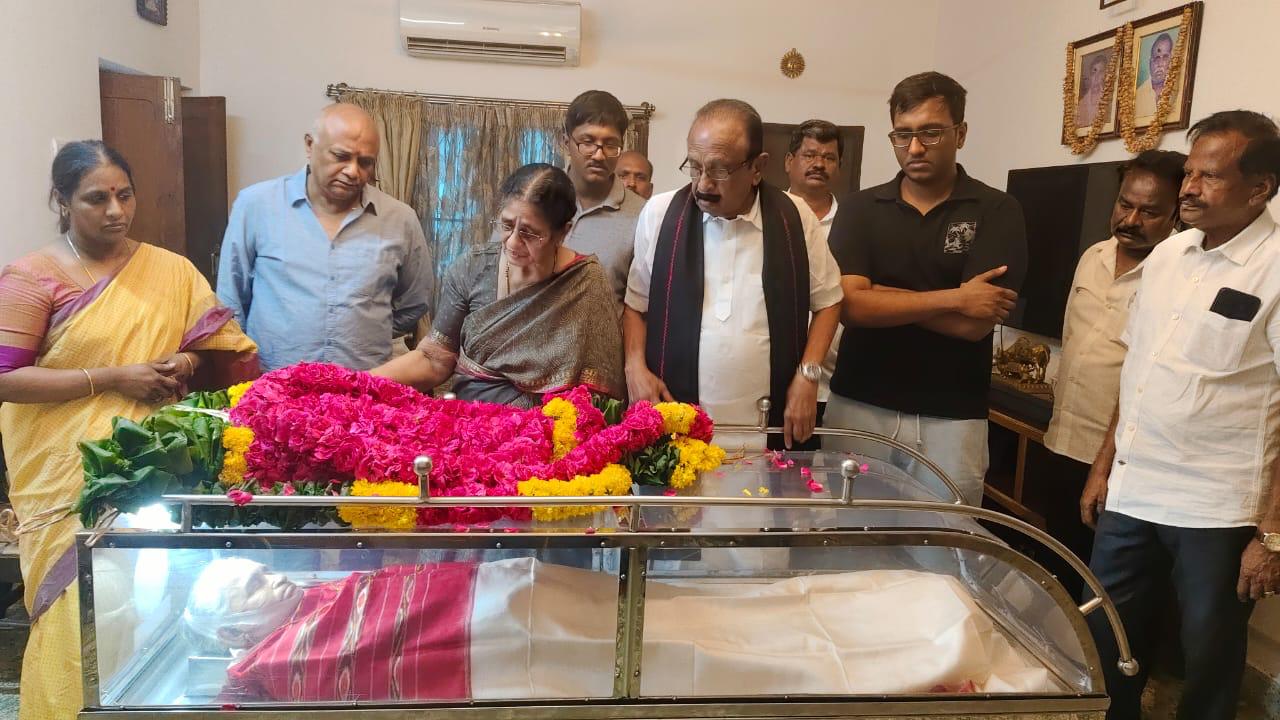 Breaking: மதிமுக கட்சியின் பொது செயலாளர் வைகோவின் இரண்டாவது சகோதரி சரோஜா காலமானார்..!!!