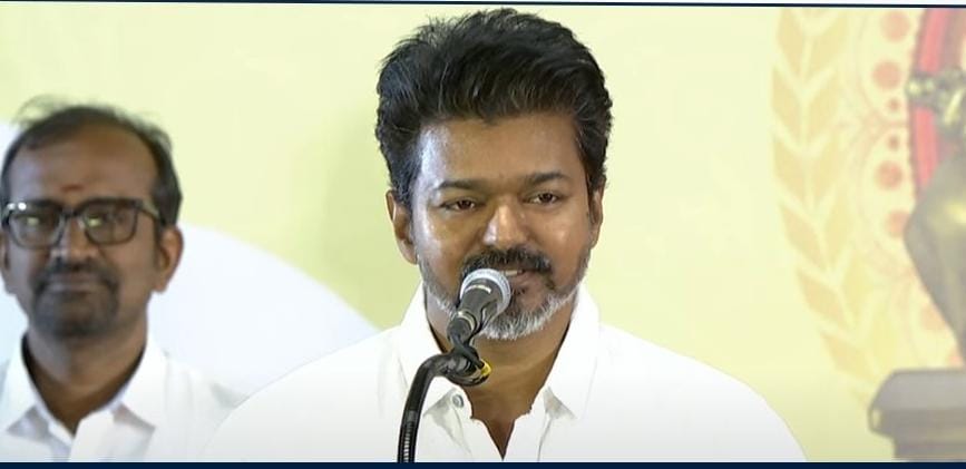 தவெக கல்வி விருது விழா… மாவட்டச் செயலாளர்களை பாராட்டிய விஜய்…!!!