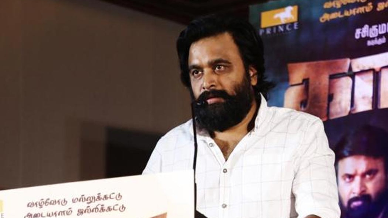“என் மனைவி, பிள்ளைகளை வெளியில் காட்டாததற்கு காரணம் இதுதான்…” மனம் திறந்து பேசிய நடிகர் சசிகுமார்…!!