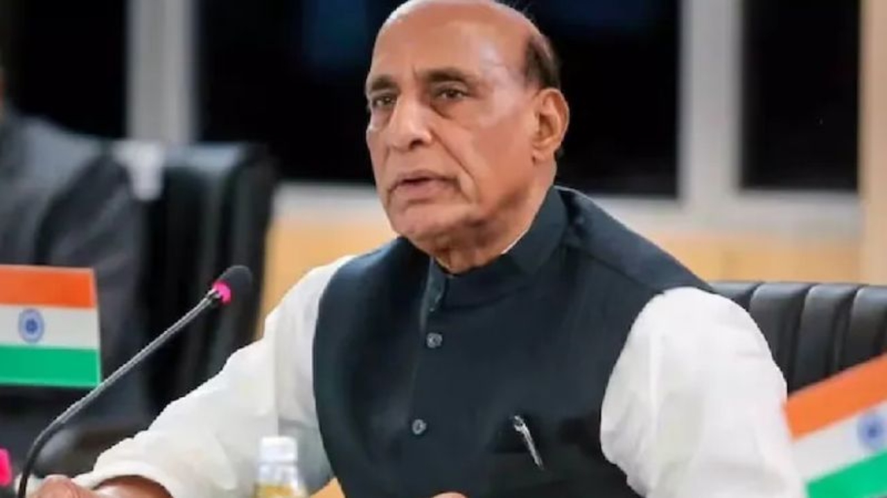 “அவங்களால எப்போவும் மறக்க முடியாது….”  இந்தியாவுக்கு பதிலடியும் கொடுக்க தெரியும்… பாதுகாப்புத்துறை அமைச்ஹ்க்கர் ராஜ்நாத் சிங் பேச்சு….!!