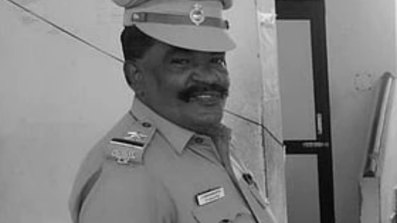 2 பையுடன் இறங்கிய சப் இன்ஸ்பெக்டர்…! “ஓடும் பேருந்தில் அலறிய பயணிகள்….” இப்படியா ஆகணும்…? சோகத்தில் மூழ்கிய குடும்பத்தினர்….!!