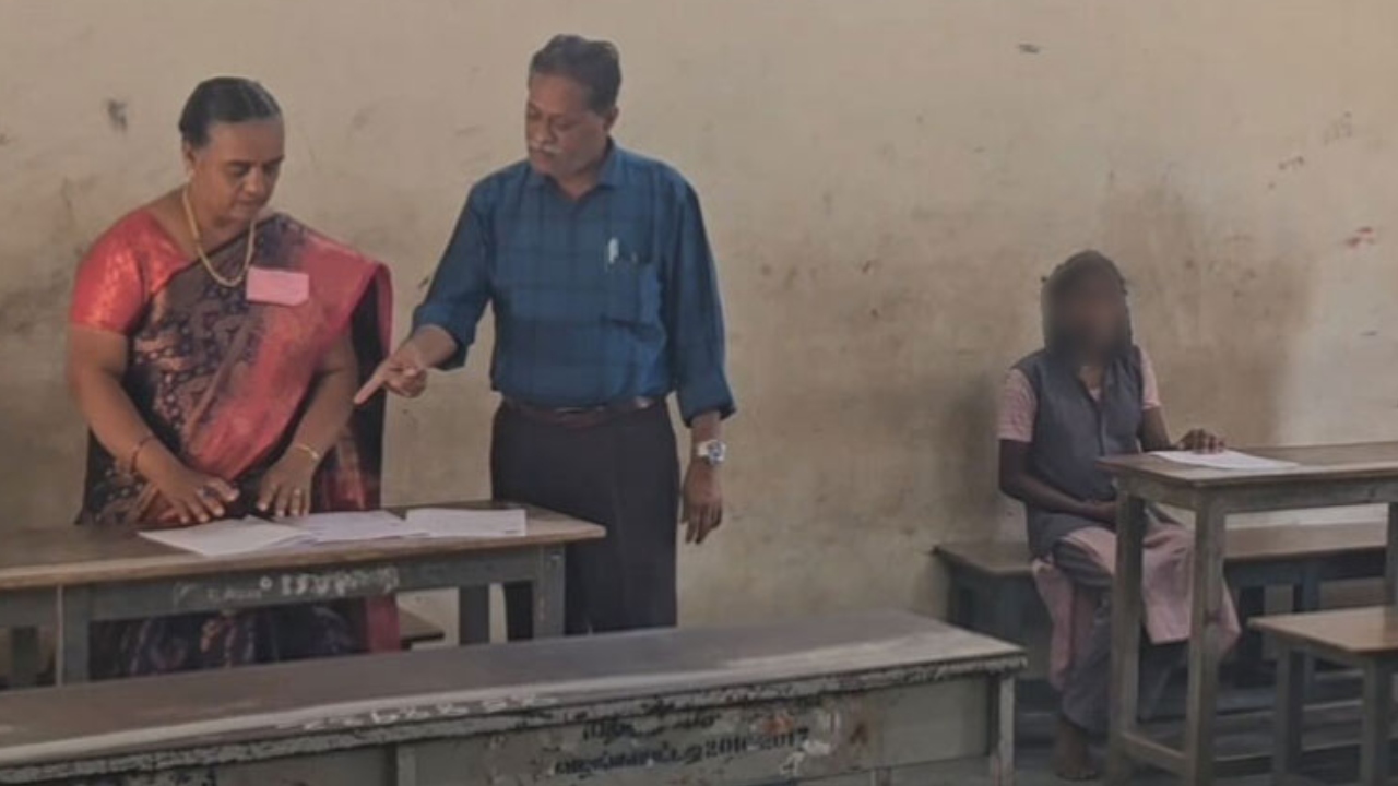 “காப்பி அடித்ததற்கான ஆதாரங்கள் இல்லை…” ஒரே பள்ளியில் தேர்வு எழுதிய 156 மாணவர்கள் 100-க்கு 100 மதிப்பெண் எடுத்த விவகாரம்….! அதிகாரிகள் விளக்கம்….!!