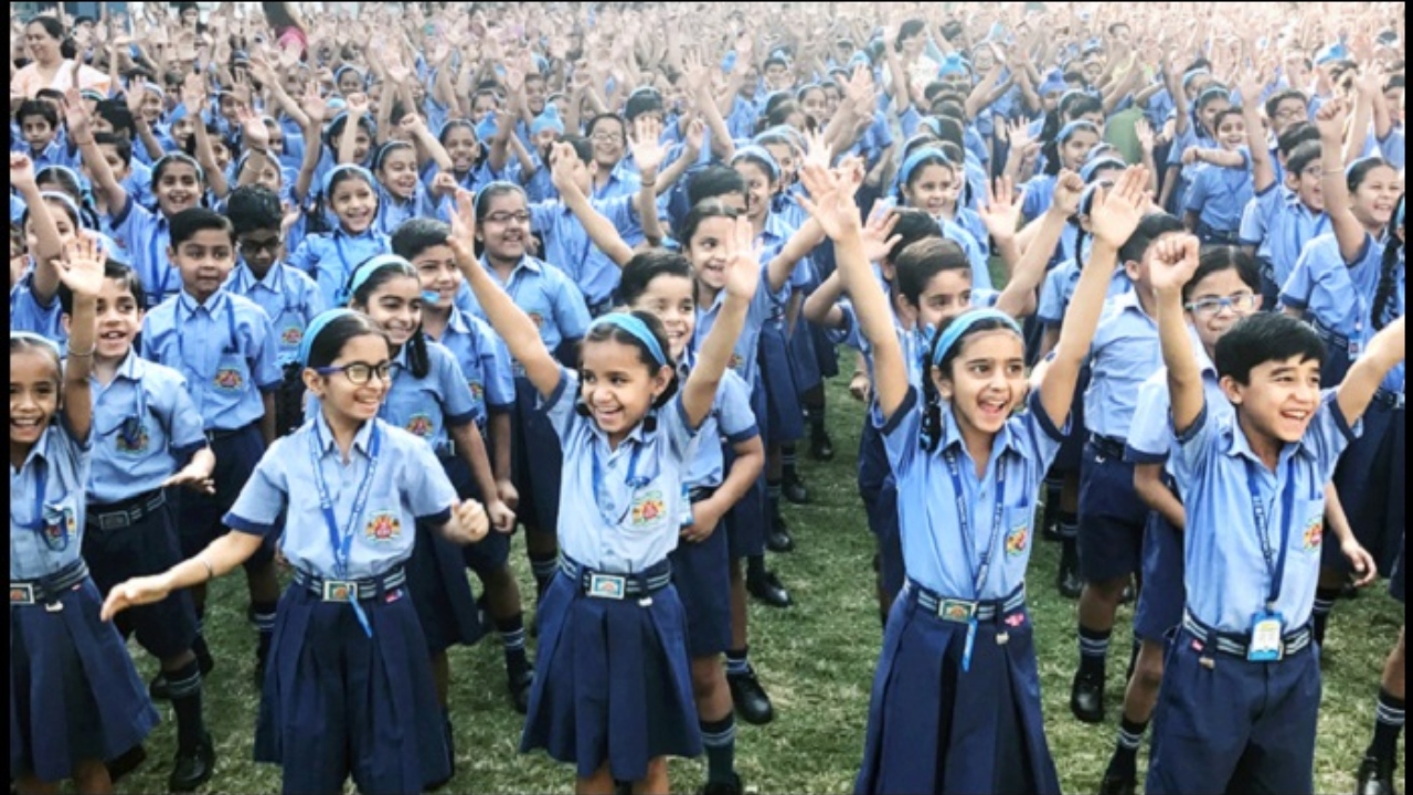 ஹை இனி ஜாலி தான்…! ஸ்கூல் போகலாம்…. ஆனா புத்தகம் வேண்டாம்…. மாணவர்களுக்கு சர்ப்ரைஸ் கொடுத்த அரசு…!!