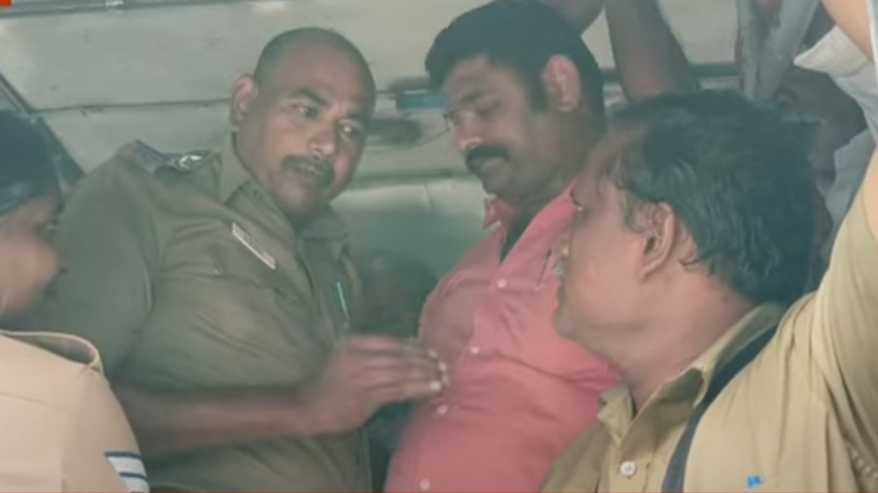 “என்ன சார் இது…?” உங்க வீட்டு பெண்களா இருந்தா சொல்ல மாட்டீங்களா…? அரசு பேருந்து நடத்துனருக்கு அறிவுரை கூறிய காவல் ஆய்வாளர்….!!