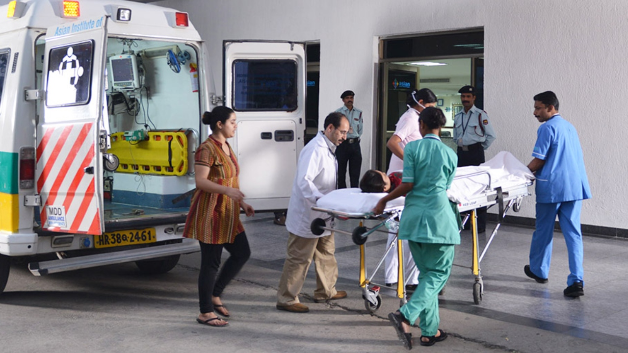பரபரப்பு….! கல்லூரி விடுதியில் பட்டர் சிக்கன், ஃபிரைடு ரைஸ் சாப்பிட்ட 83 மாணவிகளுக்கு உடல்நலக்குறைவு…. பகீர் சம்பவம்….!!