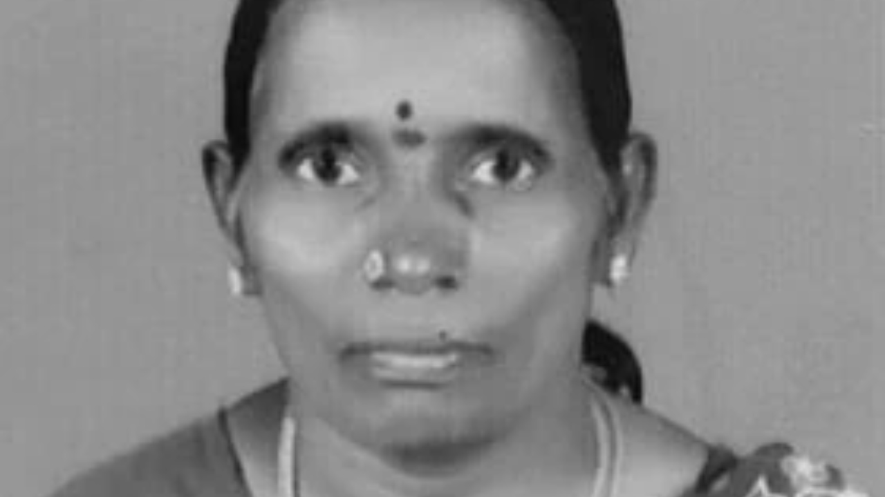 “எங்கள விட்டு போயிட்டியே….” மனைவியின் உடலை பார்த்து கதறி அழுத கணவர்…. நடந்தது என்ன….? போலீஸ் விசாரணை….!!