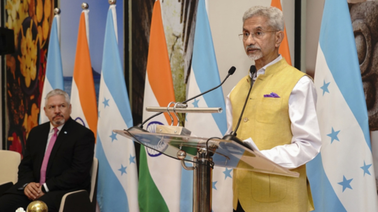 “இருக்கும் இடத்திலேயே பாகிஸ்தான் பயங்கரவாதிகளை தாக்குவோம்…” வெளியுறவு துறை அமைச்சர் ஜெய்சங்கர் சூளுரை…!!