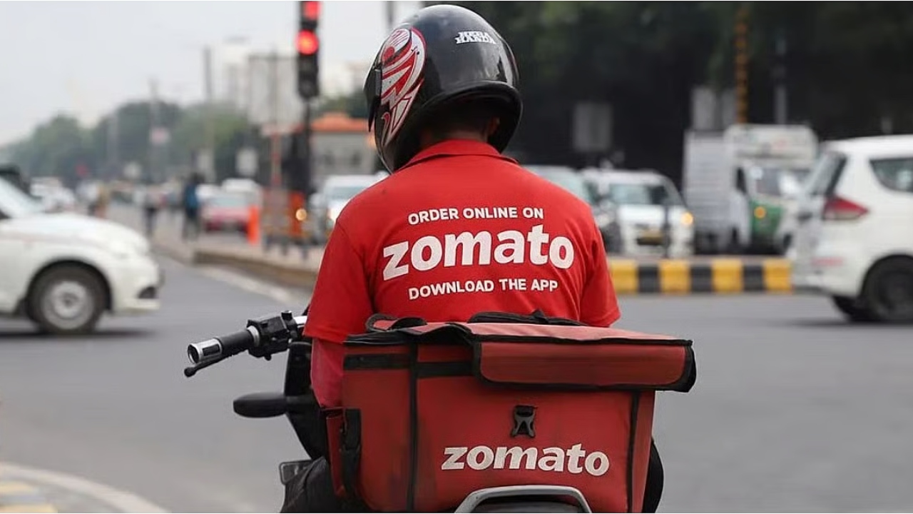 உணவு பிரியர்களுக்கு ஷாக் நியூஸ்…! Zomato-வில் புதிய தொலைதூர சேவை கட்டணம் அறிமுகம்…. வலுக்கும் எதிர்ப்புகள்…. இப்படி பண்றீங்களே பாஸ்….!!