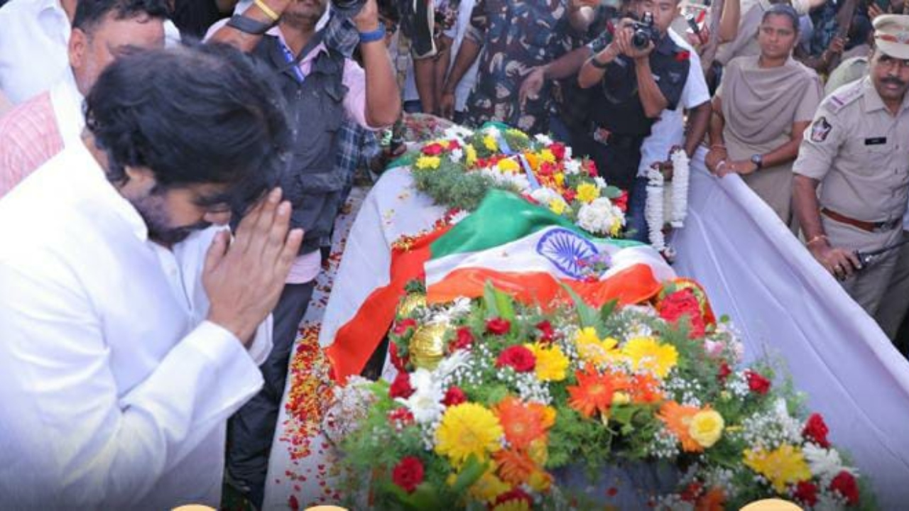 “ரூ.25 லட்சம் நிதியுதவி….” வீர மரணமடைந்த ராணுவ வீரரின் உடலுக்கு ஆந்திர துணை முதலவர் பவன் கல்யாண் அஞ்சலி….!!