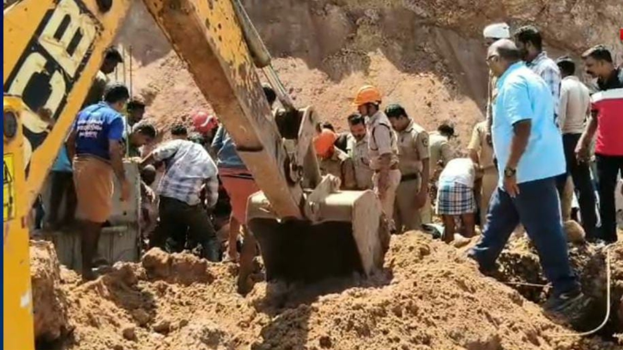 கட்டுமான பணிக்காக தோண்டப்பட்ட பள்ளம்…. மண்ணுக்குள் புதைந்து பலியான தொழிலாளி…. 3 பேர் பத்திரமாக மீட்பு…. பரபரப்பு சம்பவம்….!!