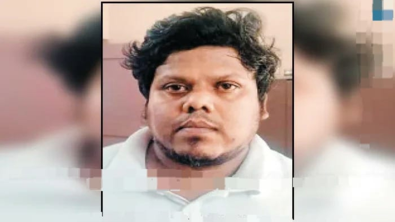 “கப்பலில் போறாரு… புடிச்சி ஜெயில்ல போடுங்க சார்…” வாலிபரை சுற்றி வளைத்த போலீஸ்…. அதிரடி நடவடிக்கை….!!
