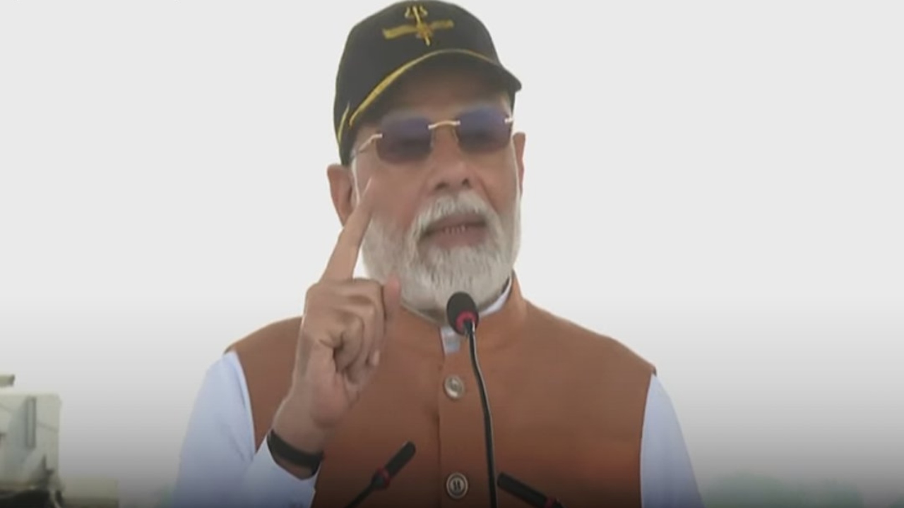 “அணு ஆயுத பிளாக்மெயிலுக்கு அடிபணிய மாட்டோம்….” சண்டை நிறுத்தம் சிறிய இடைவெளி தான்…. எச்சரித்த பிரதமர் மோடி….!!