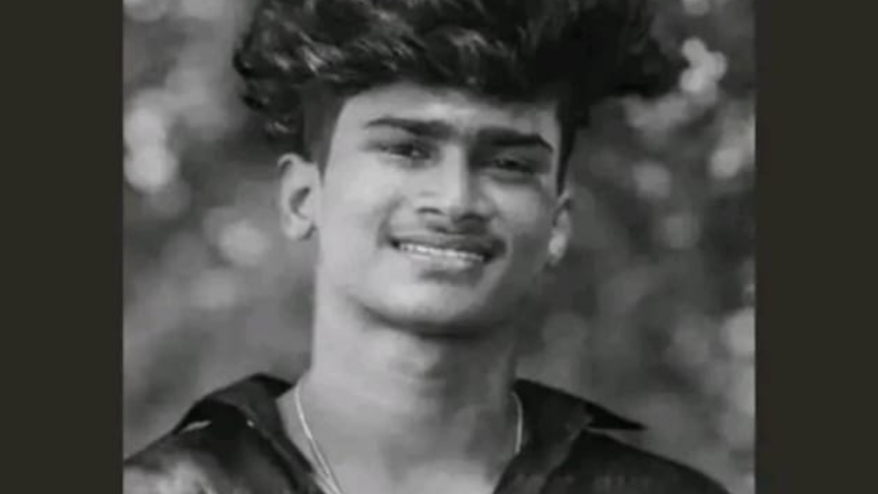 கோவில் திருவிழாவில் படுகொலை செய்யப்பட்ட மாணவர்….12-ஆம் வகுப்பு மதிப்பெண்ணை பார்த்ததும் கதறி அழுத குடும்பம்…. இந்த நிலைமை யாருக்கும் வர கூடாது….!!!