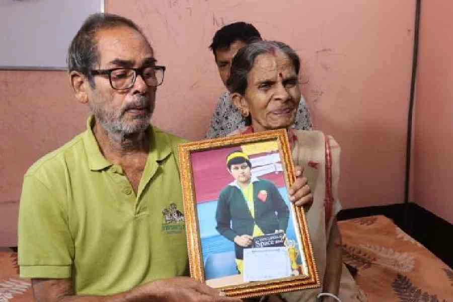 “96.29%”… தேர்வில் அதிக மதிப்பெண் எடுத்த 15 வயது மாணவி.. ரிசல்ட் வருவதற்கு முன்பே பலியான சோகம்… கதறி துடிக்கும் பெற்றோர்..!!!