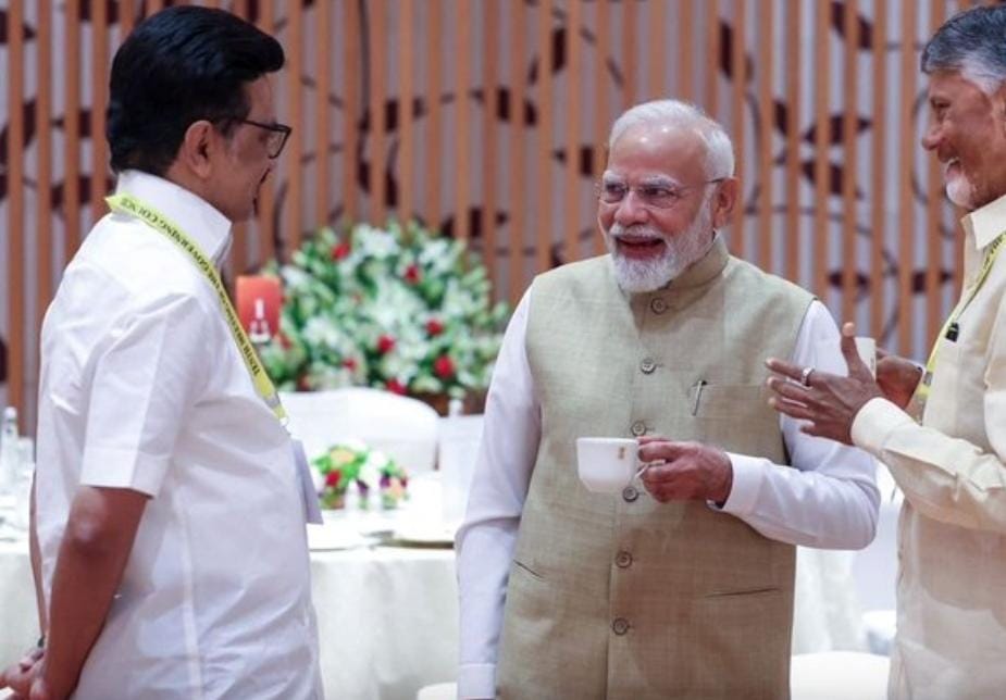நிதி ஆயோக் கூட்டத்திற்கு பின்… பிரதமர் மோடியுடன் முதலமைச்சர் உரையாடல்….!!