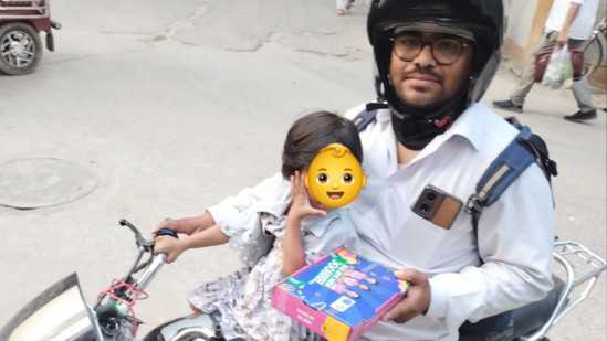 “தாய் இறந்துட்டாங்க”… ஸ்கூலுக்கு போகும் மூத்த மகன்.. 2 வயது மகளுடன் டெலிவரி வேலை செய்யும் தந்தை… பிரபல நிறுவன சிஇஓ போட்ட உருக்கமான பதிவு..!!