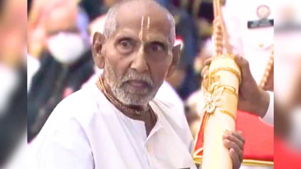பத்மஸ்ரீ விருது வென்ற பிரபல யோகா குரு சிவானந்த பாபா 128 வயதில் காலமானார்… பெரும் சோகம்.. இரங்கல்…!!!