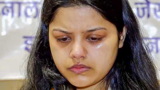 “முஸ்லிம்கள் மீது வெறுப்பு பரப்பாதீங்க”… பஹல்காம் தாக்குதலில் கணவனை இழந்த ஹிமான்ஷியின் பேட்டிக்கு எழுந்த எதிர்ப்பு… NCW கடும் கண்டனம்..!!!
