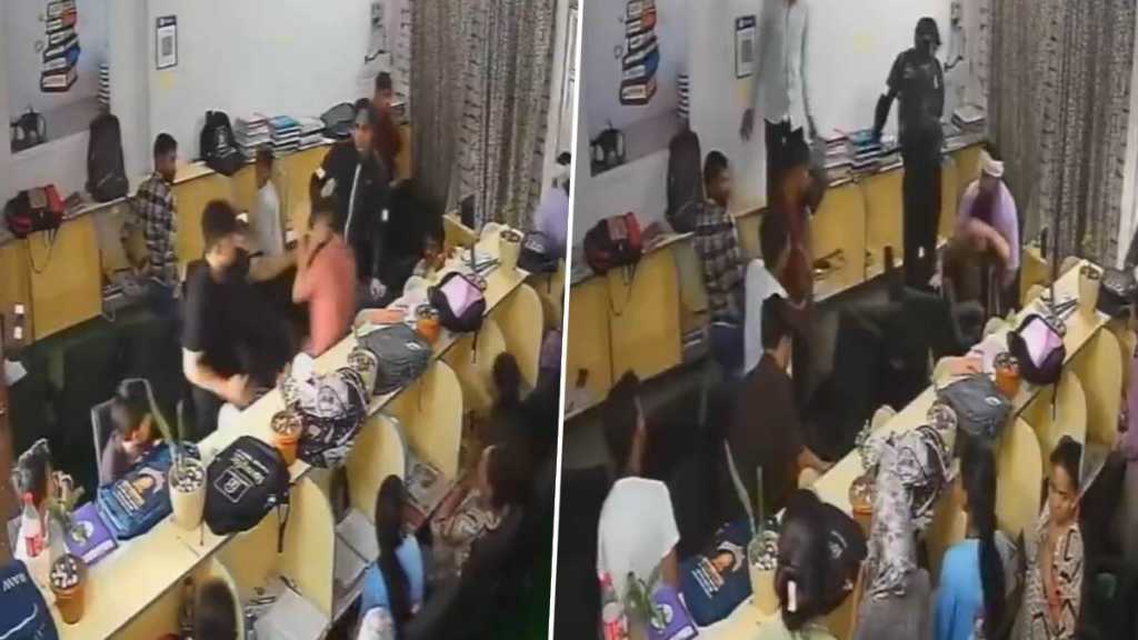 “நூலகத்தில் அமைதியாக படித்துக் கொண்டிருந்த மாணவன்”… காரணமே இல்லாமல் மிருகத்தனமாக தாக்கிய கும்பல்… அதிர்ச்சி வீடியோ..!!