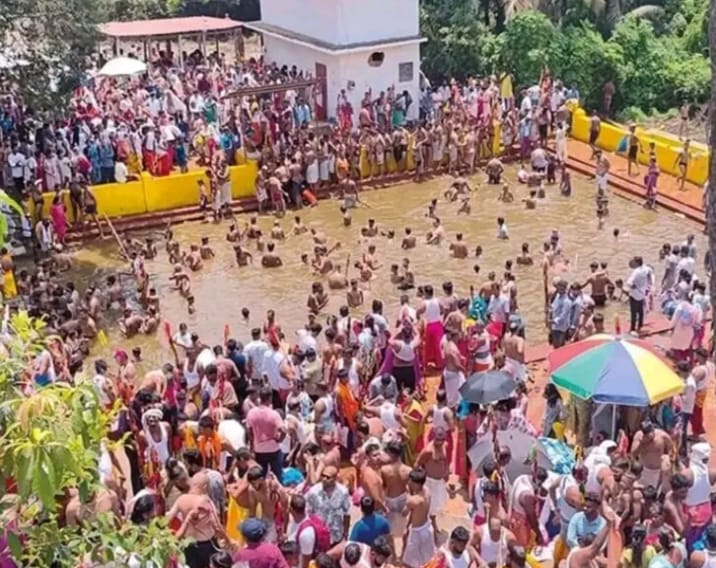 Breaking: கோவாவில் புகழ் பெற்ற ஷிர்காவ் யாத்திரையின் போது கூட்ட நெரிசல்… 6 பக்தர்கள் பலி.. 30 பேர் படுகாயம்..!!