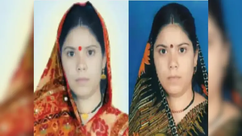 “18 வருஷம் அரசை ஏமாற்றிய இரட்டை சகோதரிகள்”… ஆசிரியர் பணியில் இப்படி ஒரு முறைகேடா…? அம்பலமான பகீர் உண்மை… சிக்கியது எப்படி..?