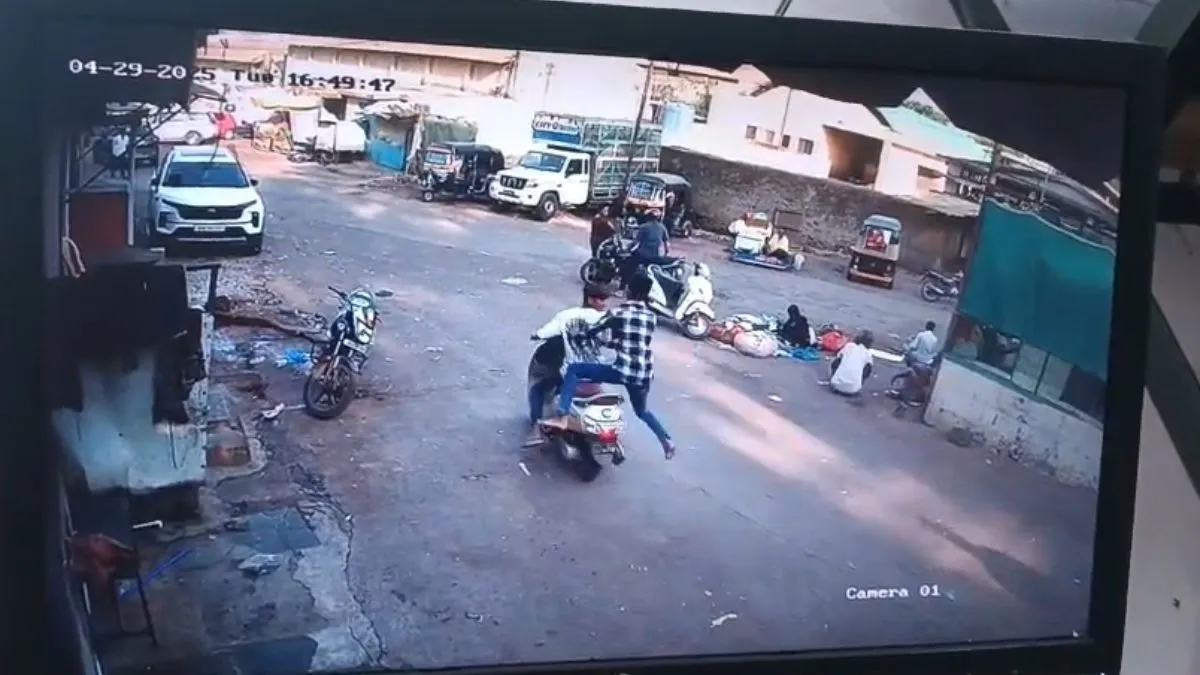 கொலை வழக்கில் கைது செய்யப்பட்ட குற்றவாளி தப்பி ஓட்டம்… சுமார் 12 மணி நேரம் கழித்து மடக்கிப்பிடித்த போலீஸ்… வைரலாகும் வீடியோ…!!!