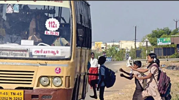 Breaking: அரசு பள்ளி மாணவர்களுக்கு இலவச பஸ் பாஸ்…‌ பள்ளி சீருடை அணிந்திருந்தாலே போதும்… வெளியான சூப்பர் அறிவிப்பு…!!!