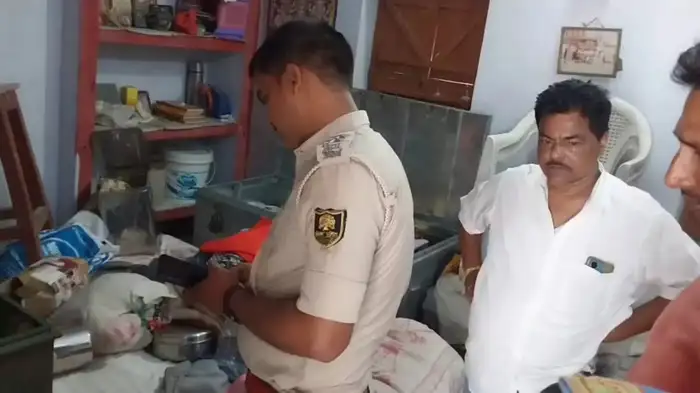 இரவு நேரத்தில்  வீட்டில் தூங்கிக் கொண்டிருந்தபோது…. ஜன்னல் வழியாக போதை மருந்து தெளித்து… பரபரப்பு சம்பவம்…!!!