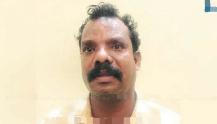 “கட்டாயப்படுத்திய 47 வயது ஆசிரியர்….” 15 வயது சிறுமிக்கு உடல்நல பாதிப்பு…. பரிசோதனை செய்து ஷாக்கான பெற்றோர்…. பகீர் சம்பவம்…!!
