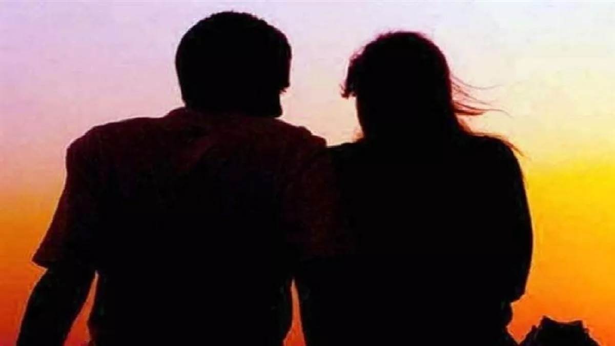 மரத்தில் தூக்கில் தொங்கிய நிலையில் காதல் ஜோடி… கதறும் குடும்பத்தினர்… அதிர்ச்சி பின்னணி..!!