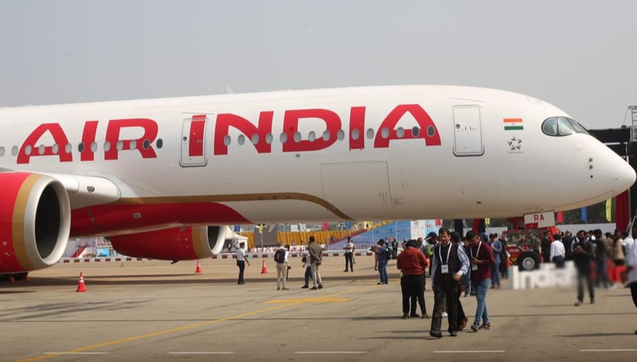 BREAKING: 156 பயணிகளுடன் டெல்லி புறப்பட்ட ஏர் இந்தியா விமானத்திற்கு வெடிகுண்டு மிரட்டல்… அவசரமாக தரையிறக்கி சோதனை…!!!!