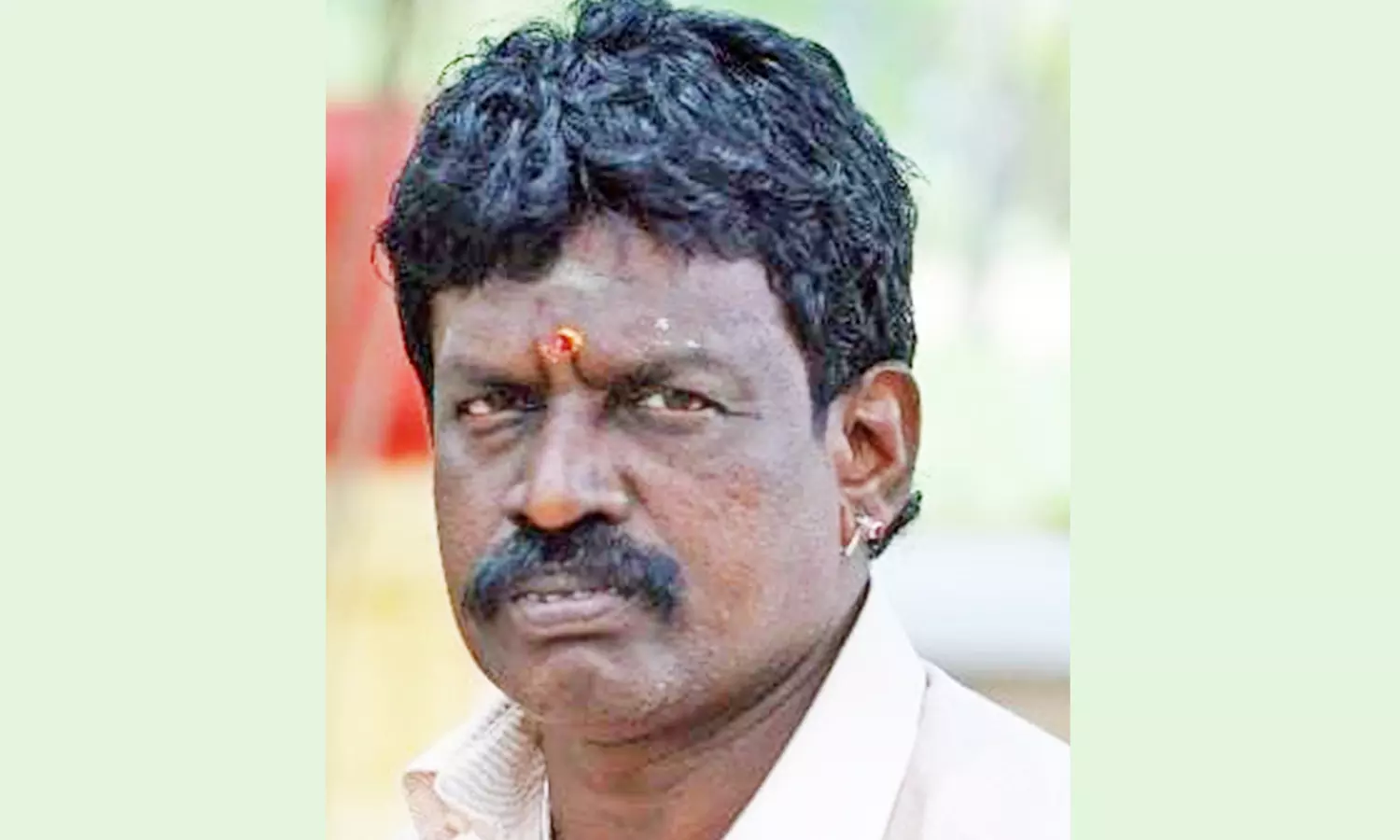 “வீடு புகுந்து பூக்கடை வியாபாரி துடிக்க துடிக்க வெட்டி படுகொலை”… 4 பேர் கைது… தென்காசியில் பரபரப்பு…!!!