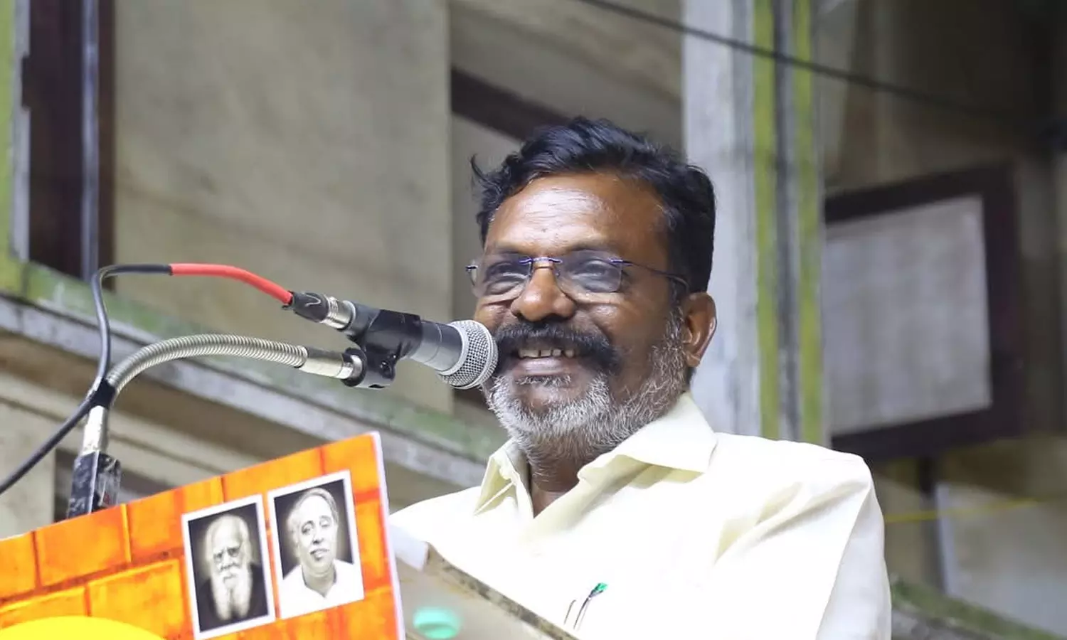 “அவங்களுக்கு இந்து மதம் மட்டும் தான் பெருசு”… மத்தவங்களை எல்லாம்… ராகுல் காந்தி மட்டும் தான் இந்திய அரசியலமைப்பு சட்ட புத்தகத்தை கையில் ஏந்தி… திருமா பரபரப்பு பேச்சு..!!!