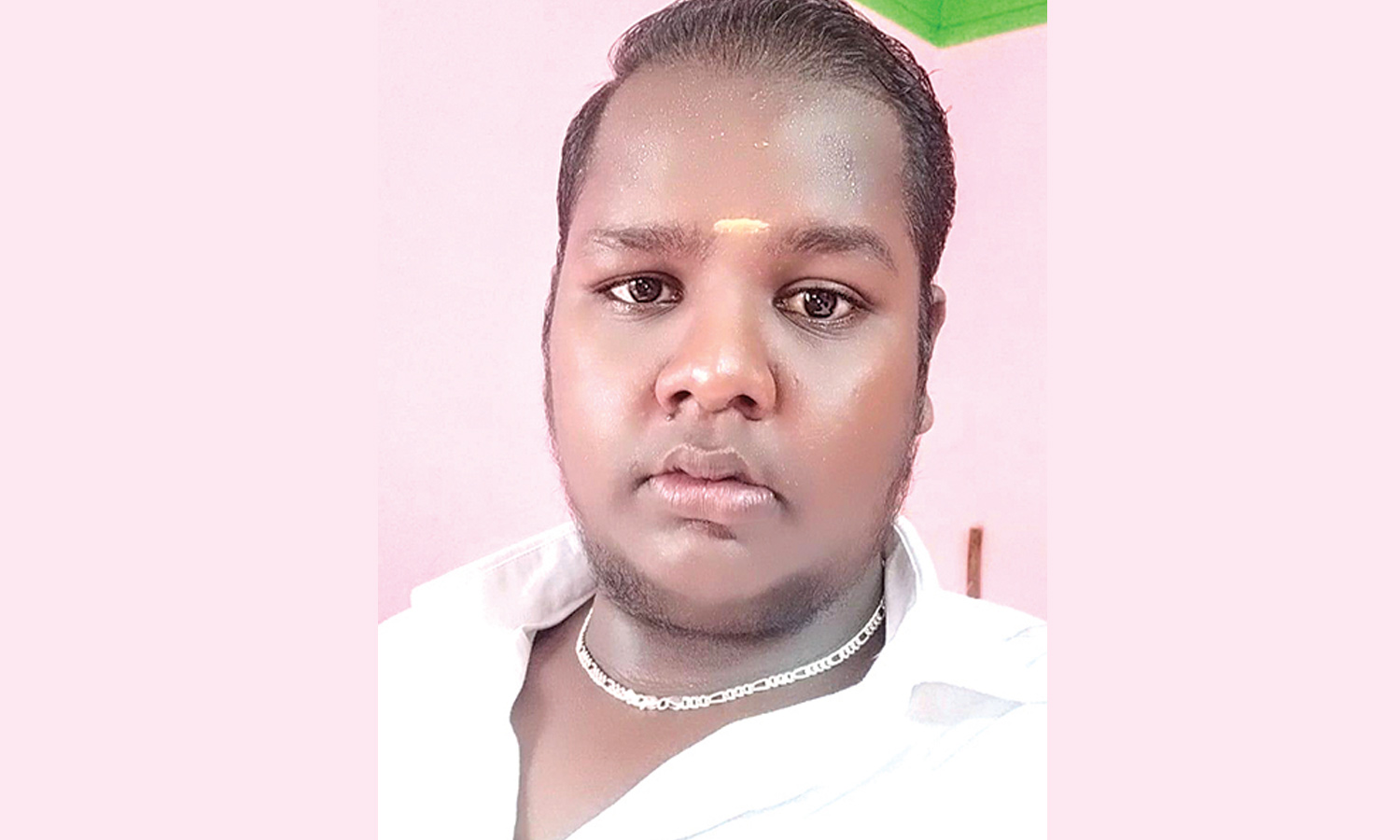 தமிழகத்தில் பயங்கரம்..! வெடிகுண்டு வீசி வாலிபர் படுகொலை… நண்பர்கள் படுகாயம்… திருவள்ளூரில் பரபரப்பு..!!!