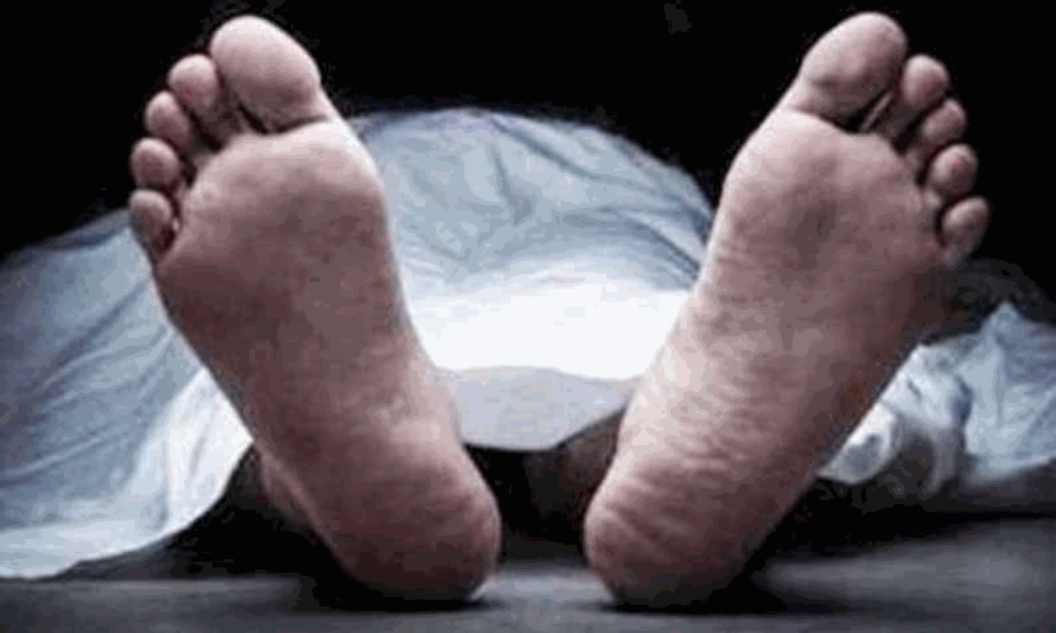பெரும் சோகம்…. மழைநீர் வடிக்கால் பணி செய்த நபர்…. சுற்றுச்சுவர் இடிந்து விழுந்து… துடிதுடித்துப் போன உயிர்…!!!