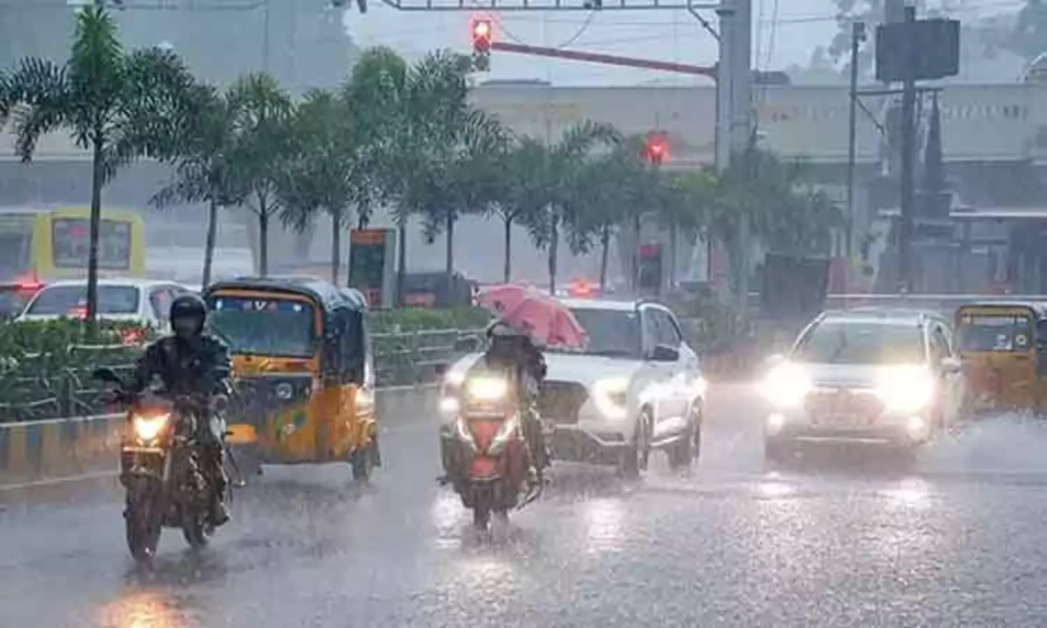 மக்களே அலர்ட்…! “தமிழகத்தில் இன்று கனமழை பிச்சு உதறப்போகுது”… எந்தெந்த மாவட்டங்களில் தெரியுமா..?