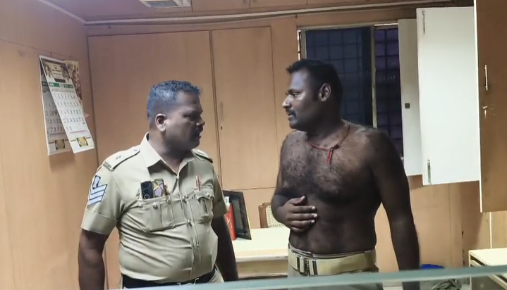 Breaking: பரபரப்பு..!! மதிமுக கட்சி அலுவலகத்தின் மீது கல்வீசி தாக்குதல்… அதிர்ச்சியில் தொண்டர்கள்..!!!