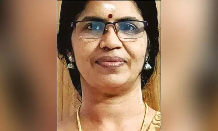 அடக்கடவுளே..!! இப்படியா சாவு வரணும்…? வகுப்பறையில் பாடம் நடத்திக் கொண்டிருந்த ஆசிரியர்… நொடிப் பொழுதில் மயங்கி விழுந்து மரணம்… பெரும் சோகம்.!!!