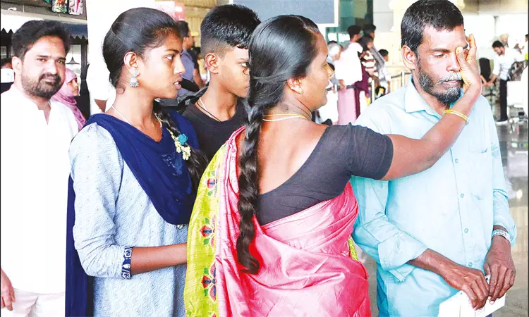 சவுதி அரேபியாவில் ஒட்டகங்களை மேய்க்க வற்புறுத்தி கொடுமைக்கு ஆளாக்கப்பட்ட தமிழர்… பெரும் போராட்டத்திற்குப் பிறகு பத்திரமாக மீட்பு…!!!