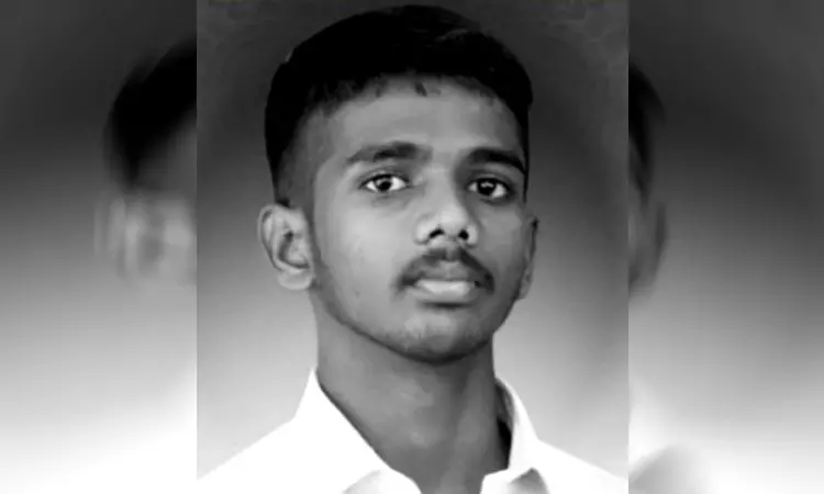 “முகத்தில் பாலித்தீன் பை”… அறை முழுவதும் விஷ ஷ்பிரே…. வீட்டில்  பிணமாக கிடந்த 12-ம் வகுப்பு மாணவன்…. கதறும் பெற்றோர்… தீவிர விசாரணையில் போலீஸ்…!!!