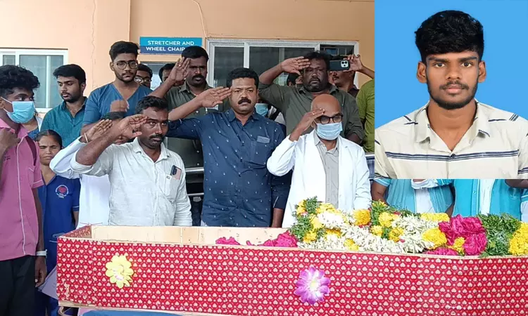 இறப்பிலும் பல உயிர்களை காப்பாற்றிய இளைஞர்… மரியாதையுடன் உடல் நல்லடக்கம்… மனதை உருக்கும் சம்பவம்..!!