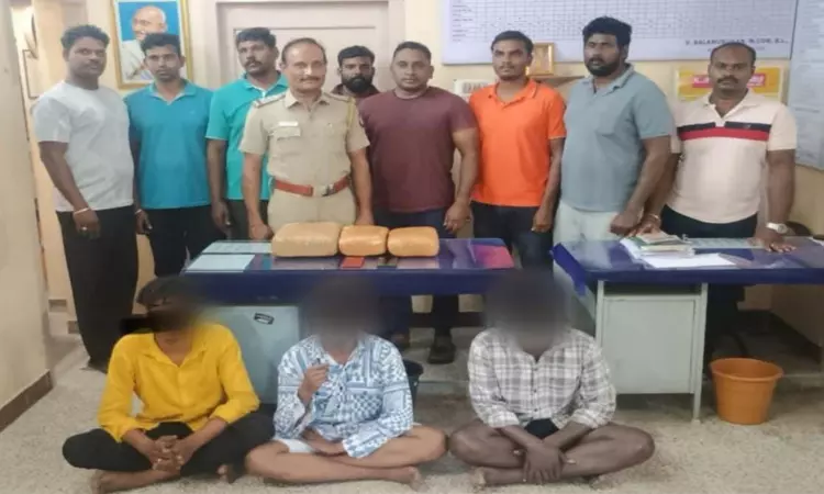 சந்தேகப்படும்படியாக சுற்றி தெரிந்த வாலிபர்கள்… கிலோ கணக்கில் சிக்கிய பொருள்… ஸ்பாட்டில் வைத்து தட்டி தூக்கிய போலீஸ்‌..‌!!