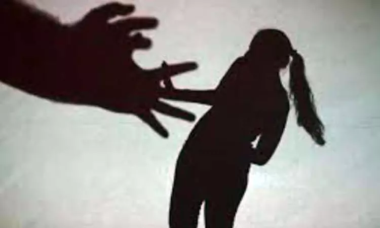 “ஸ்கூலில் படிக்கும்போதே தெரியும்”… நண்பன் தானே… நம்பி காரில் சென்ற பெண்… அடுத்து நடந்த அதிர்ச்சி..  செருப்பால் அடித்து அசிங்கப்படுத்திய அக்கா… பரபரப்பு சம்பவம்…!!!!