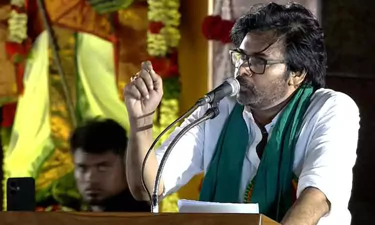 “உலகின் முதல் புரட்சித் தலைவர் முருகன்”… இந்துக்களை சீண்டி பார்க்காதீங்க… சாது மிரண்டால் காடு தாங்காது… முருக பக்தர்கள் மாநாட்டில் பவன் கல்யாண் பரபரப்பு பேச்சு..!!!