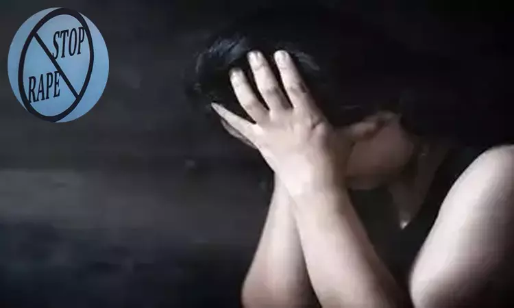 “தாலி கட்டிய மனைவியை சூதாட்டக் கடனுக்காக நண்பனிடம் விற்ற கணவன்”… அடிமையாக நினைத்து பல முறை சீரழித்த கொடூரம்… பரபரப்பு சம்பவம்…!!!