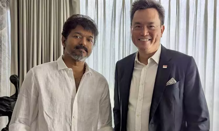 விஜய் நடிப்பில் உங்களுக்கு பிடித்த படம் எது?… தவெக தலைவர் விஜயை நேரில் சந்தித்த சிங்கப்பூர் தூதராக அதிகாரி… வைரலாகும் பதிவு..!!