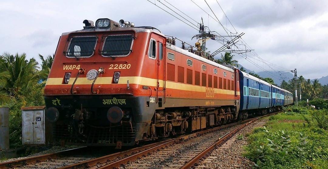 ரயில் பயணிகளுக்கு ஷாக் நியூஸ்… நாளை முதல் அமலுக்கு வரும் ரயில் கட்டணம் உயர்வு…. ரயில்வே அமைச்சகம் அறிவிப்பு…!!!