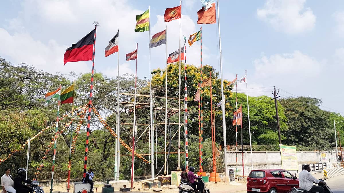 Breaking: இனி பொது இடங்களில் கட்சி கொடி கம்பம் வைக்க ரூ.1000 கட்டணம்…. உயர்நீதிமன்றம் அதிரடி உத்தரவு…!!!
