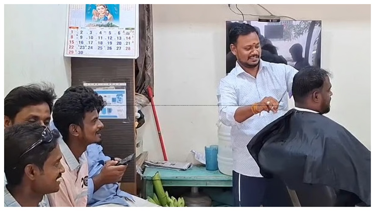 18 வருஷ கனவு சார்…! “வெற்றி பெற்ற ஆர்.சி.பி அணி…” சந்தோசத்தில் தீவிர ரசிகர் செய்த காரியம்.. என்னன்னு தெரியுமா?…!!